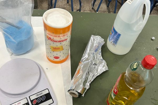 El alumnado de 4.º de ESO descubre cómo los enlaces químicos explican la vida cotidiana