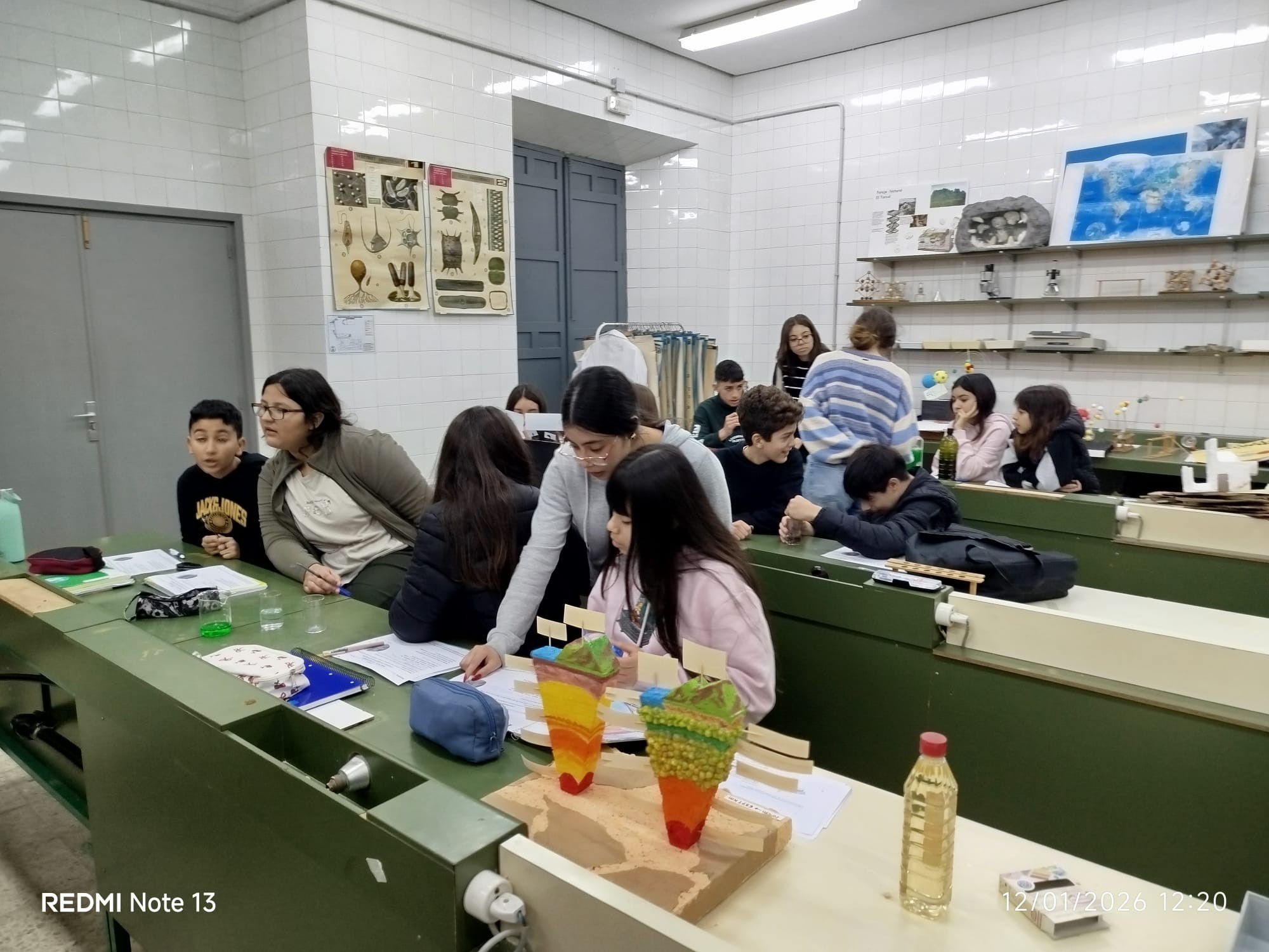Aprender entre etapas: el alumnado de Bachillerato enseña la estructura de la Tierra al de 1.º de ESO