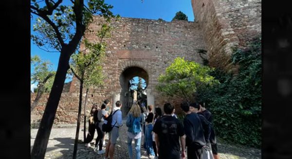 🏛️ El alumnado del IES Vicente Espinel visita la Alcazaba de Málaga