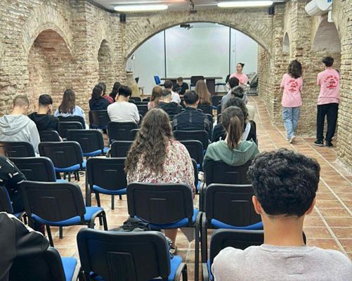 El alumnado participa en la actividad “X Amor al Arte” junto al Teatro Cánovas 🎭✨
