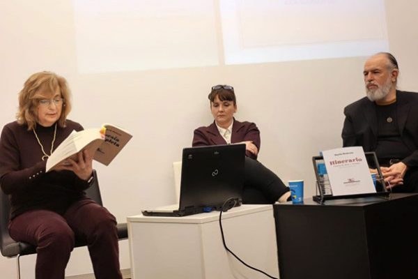 El alumnado se acerca al texto poético en el CAL junto a Rosa María Rodríguez Magda 🌸📖